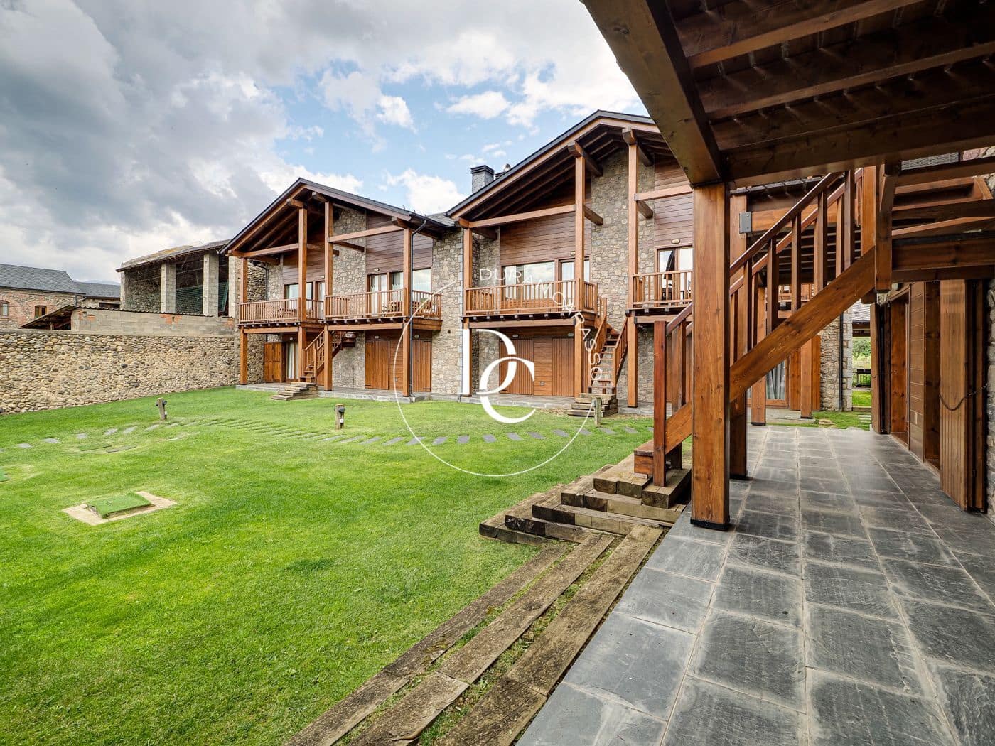 4 camera da letto Villetta Bifamiliare da affittare in Das con piscina garage - 1.600 € (Rif: 8536826)