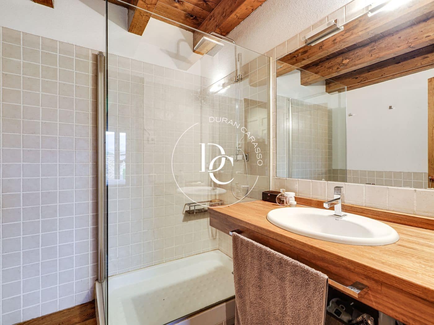 4 camera da letto Villetta Bifamiliare da affittare in Das con piscina garage - 1.600 € (Rif: 8536826)