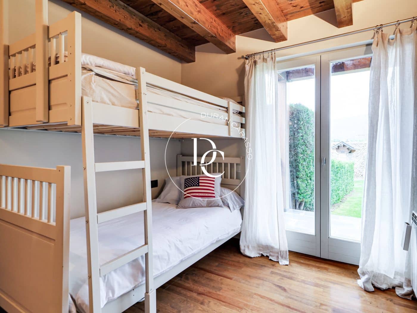 4 camera da letto Villetta Bifamiliare da affittare in Das con piscina garage - 1.600 € (Rif: 8536826)