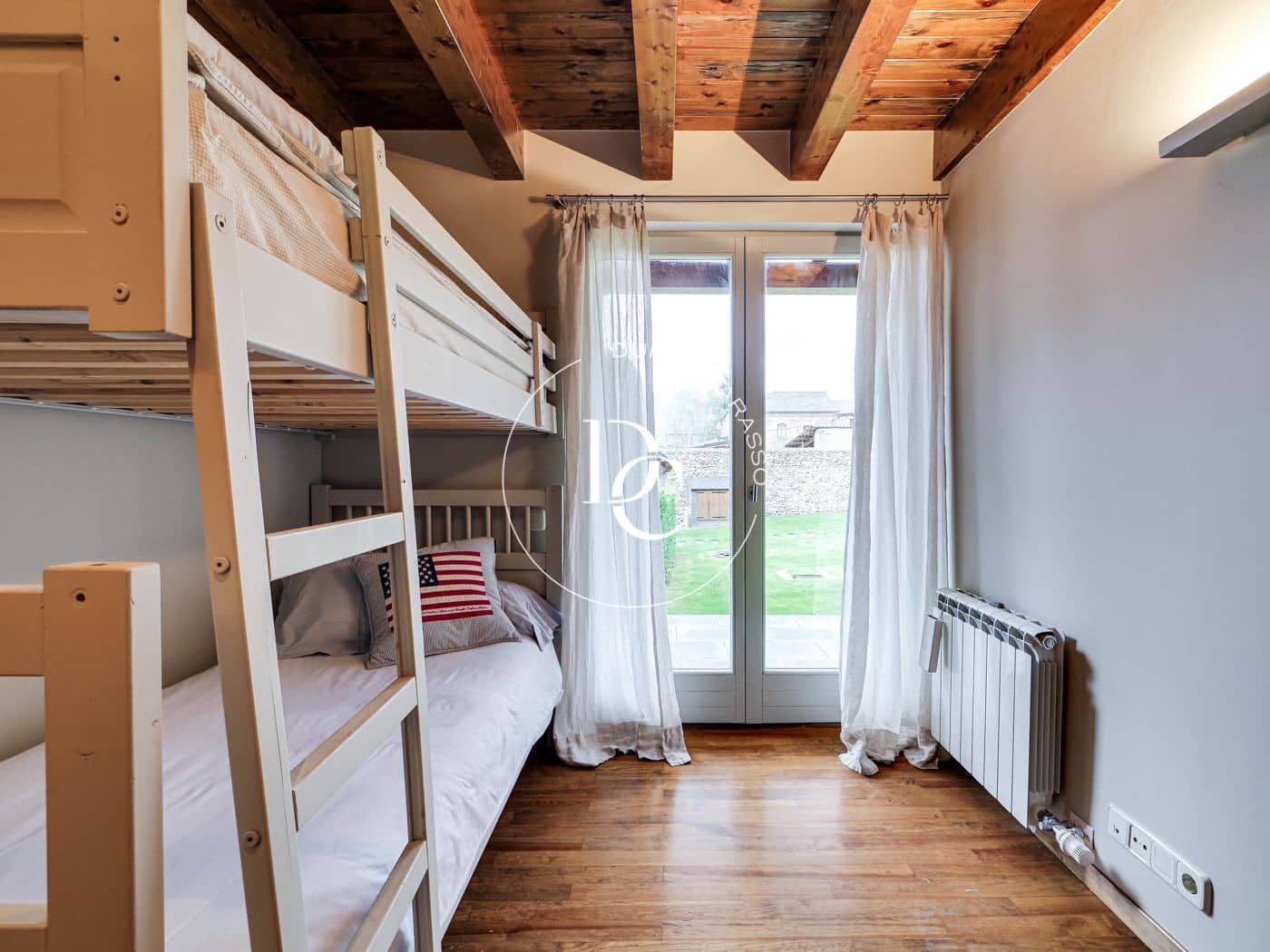 4 camera da letto Villetta Bifamiliare da affittare in Das con piscina garage - 1.600 € (Rif: 8536826)