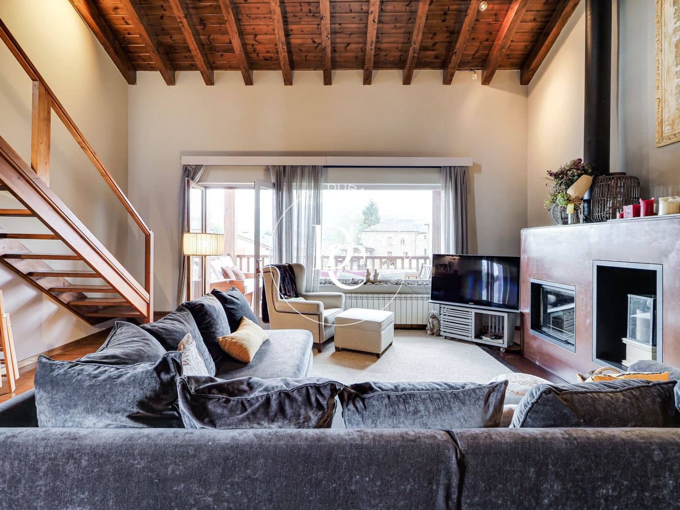 4 camera da letto Villetta Bifamiliare da affittare in Das con piscina garage - 1.600 € (Rif: 8536826)