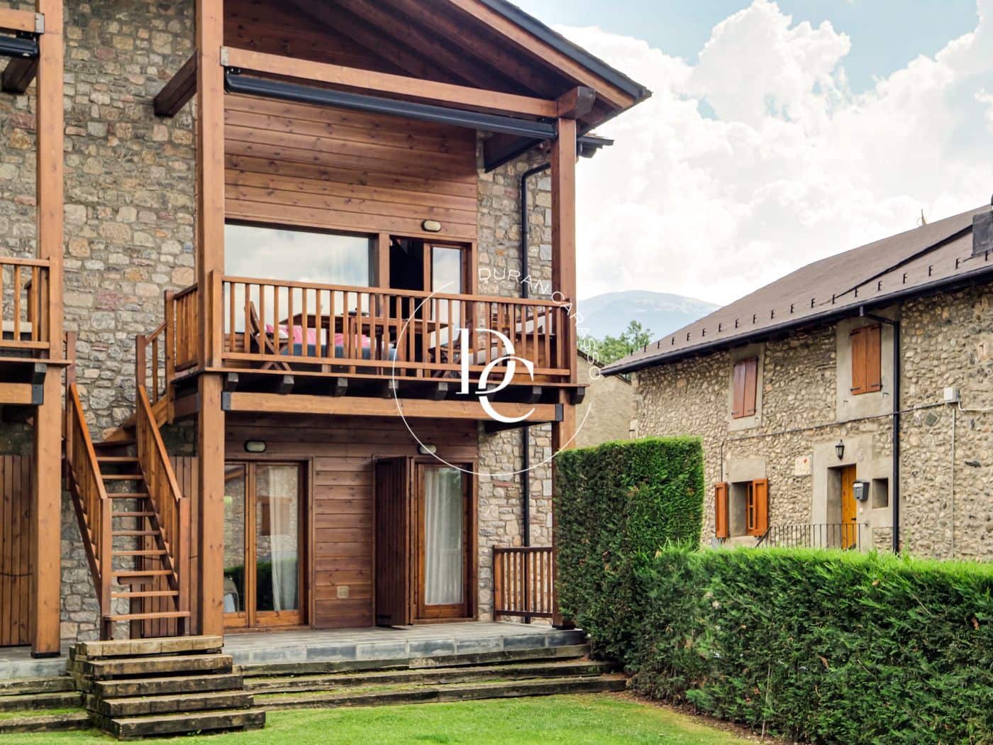 4 camera da letto Villetta Bifamiliare da affittare in Das con piscina garage - 1.600 € (Rif: 8536826)