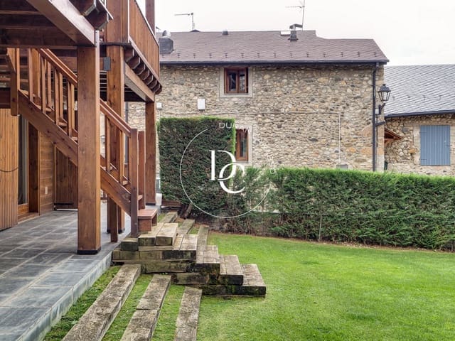 4 sovrum Semi-fristående Villa att hyra i Das med pool garage - 1 600 € (Ref: 8536826)