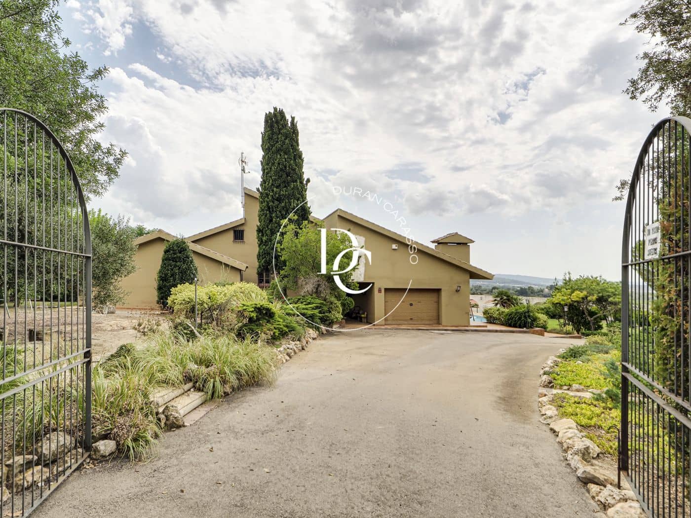 9 soveværelse Finca/Landehus til salg i Font-rubi med swimmingpool - € 1.800.000 (Ref: 8557538)