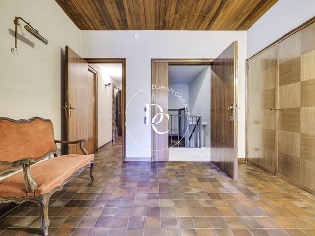 8 bedroom Villa for sale in El Putxet i El Farró, Barcelona city - € 3,150,000 (Ref: 8757973)