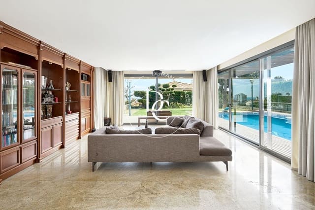 7 bedroom Villa for sale in Cunit with pool - € 1,500,000 (Ref: 8903061)