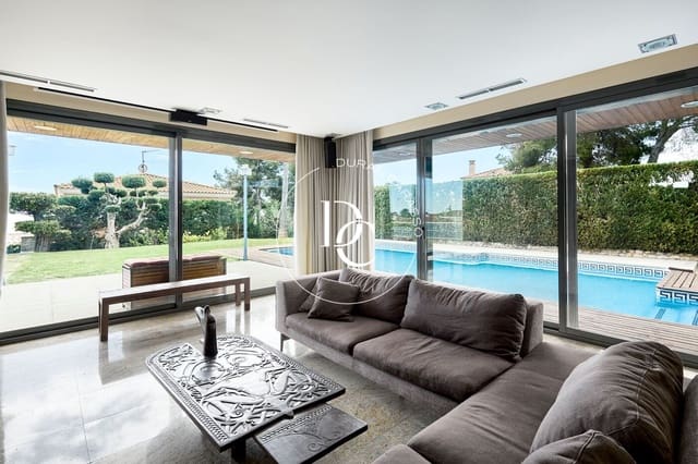 7 bedroom Villa for sale in Cunit with pool - € 1,500,000 (Ref: 8903061)