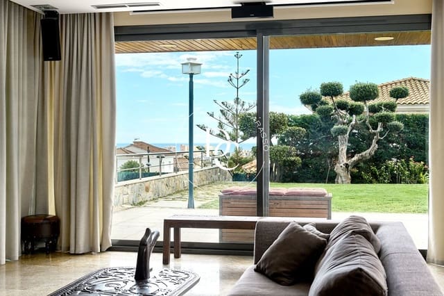 7 bedroom Villa for sale in Cunit with pool - € 1,500,000 (Ref: 8903061)