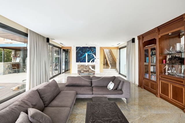 7 bedroom Villa for sale in Cunit with pool - € 1,500,000 (Ref: 8903061)