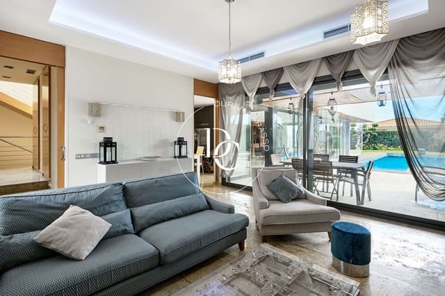 7 bedroom Villa for sale in Cunit with pool - € 1,500,000 (Ref: 8903061)