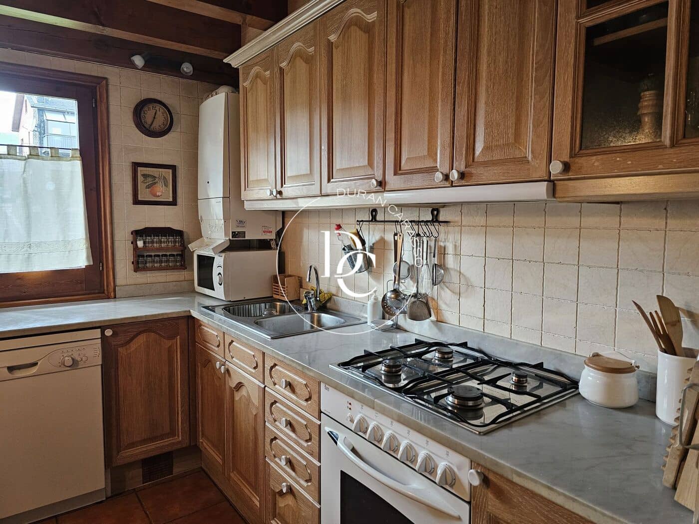 4 bedroom Apartment for rent in Llivia with garage - € 3,800 (Ref: 8928889)