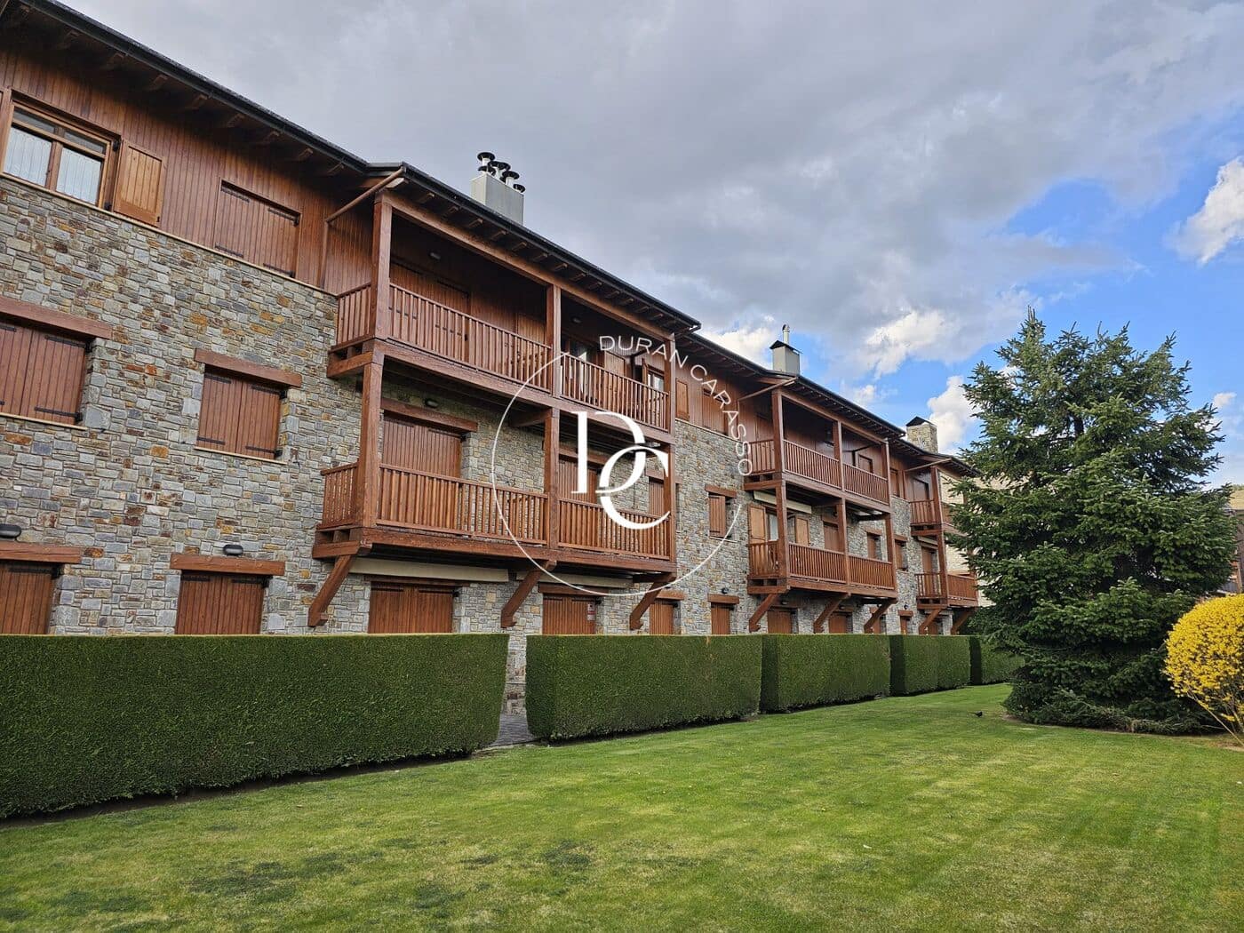 4 bedroom Apartment for rent in Llivia with garage - € 3,800 (Ref: 8928889)