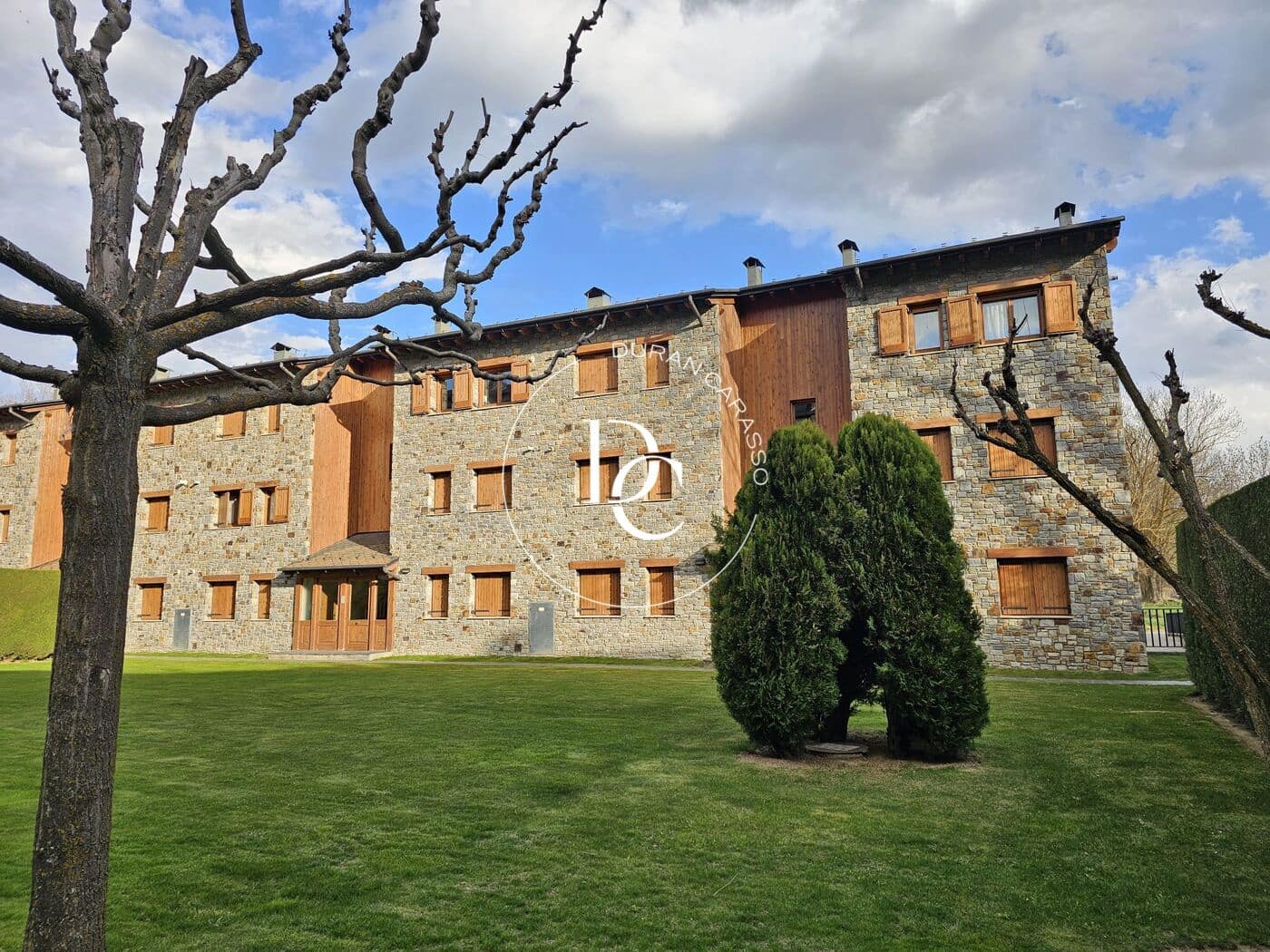 4 bedroom Apartment for rent in Llivia with garage - € 3,800 (Ref: 8928889)