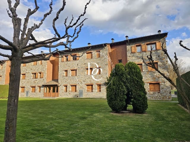 4 bedroom Apartment for rent in Llívia with garage - € 3,800 (Ref: 8928889)