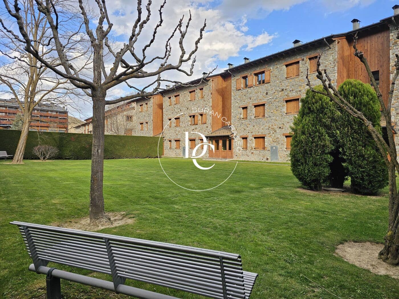 4 bedroom Apartment for rent in Llivia with garage - € 3,800 (Ref: 8928889)