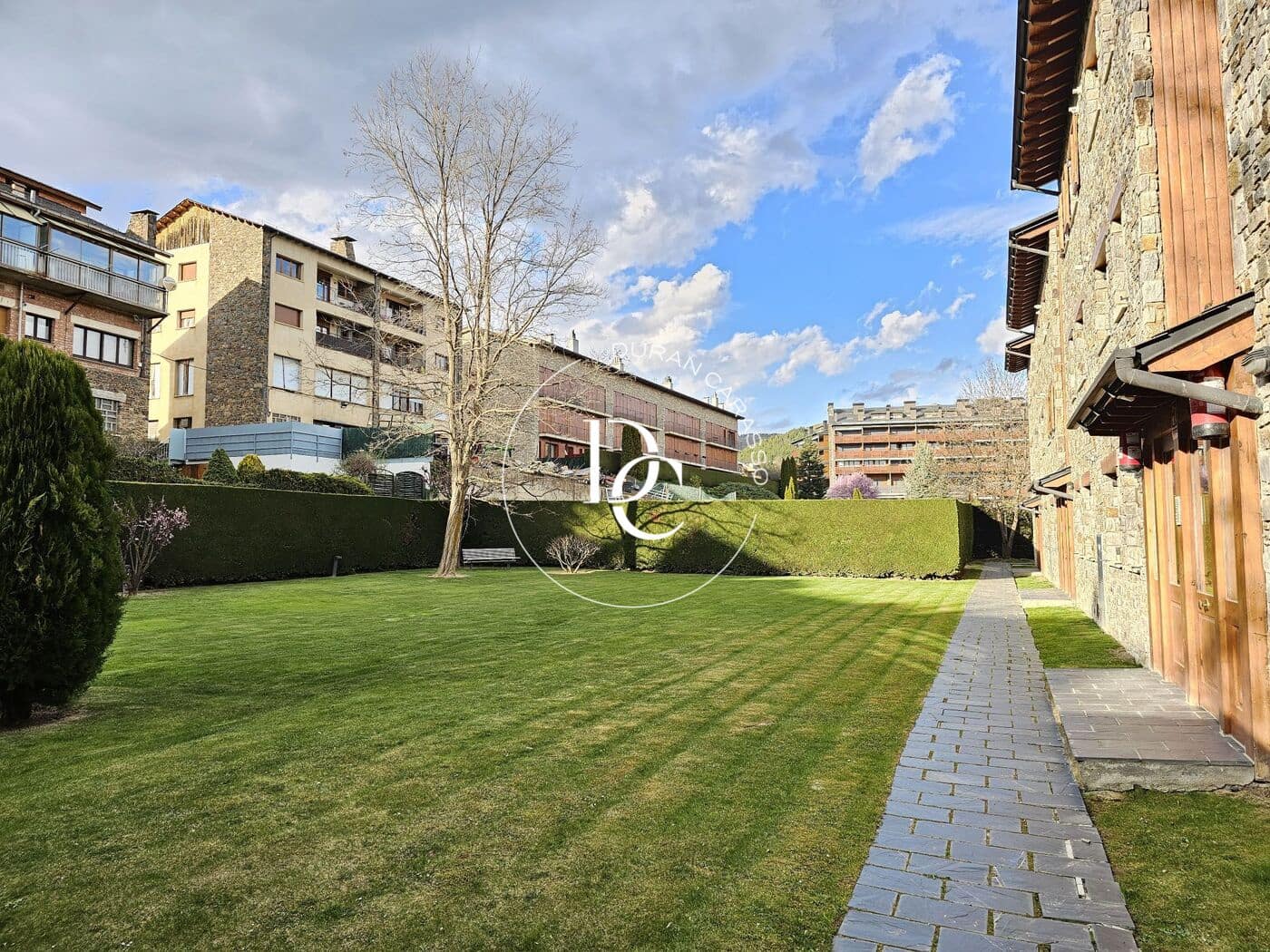 4 bedroom Apartment for rent in Llivia with garage - € 3,800 (Ref: 8928889)
