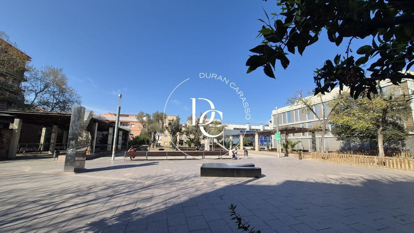 Commercial for sale in Santa Coloma de Gramenet - € 1,100,000 (Ref: 8928891)