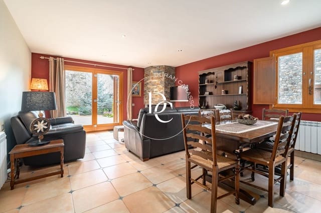 4 bedroom Villa for sale in Bellver de Cerdanya - € 699,000 (Ref: 8932457)