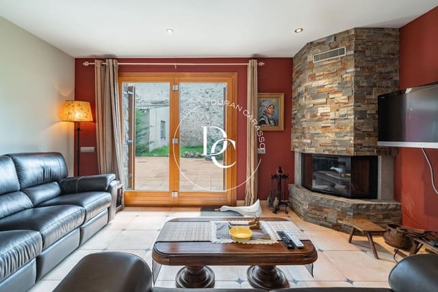 4 bedroom Villa for sale in Bellver de Cerdanya - € 699,000 (Ref: 8932457)