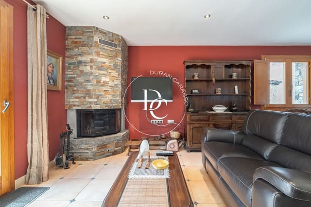 4 bedroom Villa for sale in Bellver de Cerdanya - € 699,000 (Ref: 8932457)