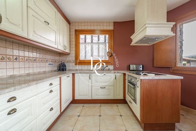 4 bedroom Villa for sale in Bellver de Cerdanya - € 699,000 (Ref: 8932457)