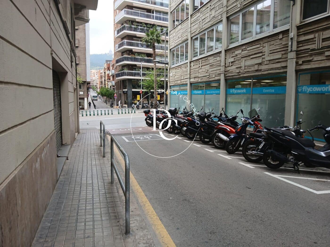 Erhverv til salg i Barcelona by - € 290.000 (Ref: 8954647)