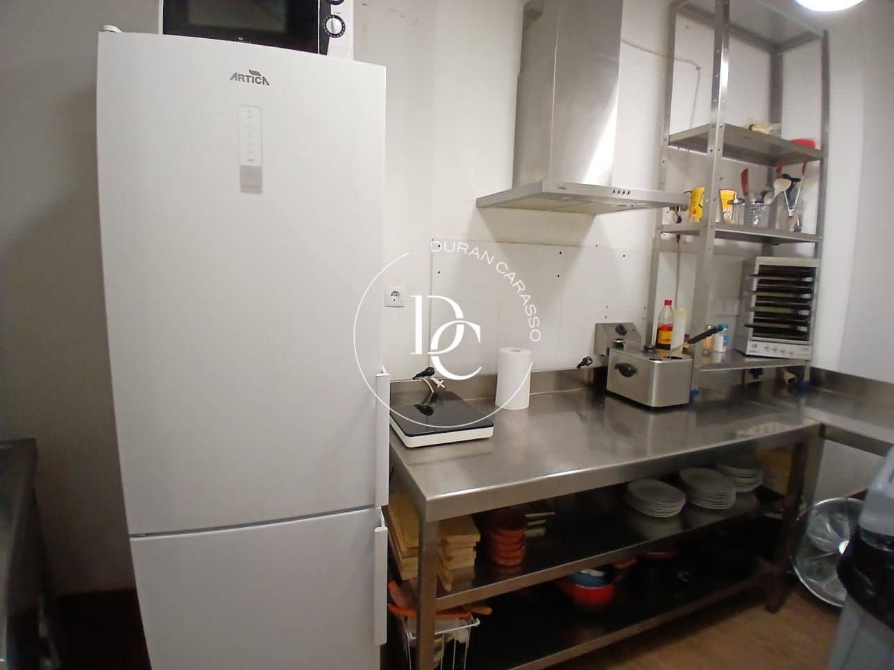 Erhverv til salg i Barcelona by - € 290.000 (Ref: 8954647)