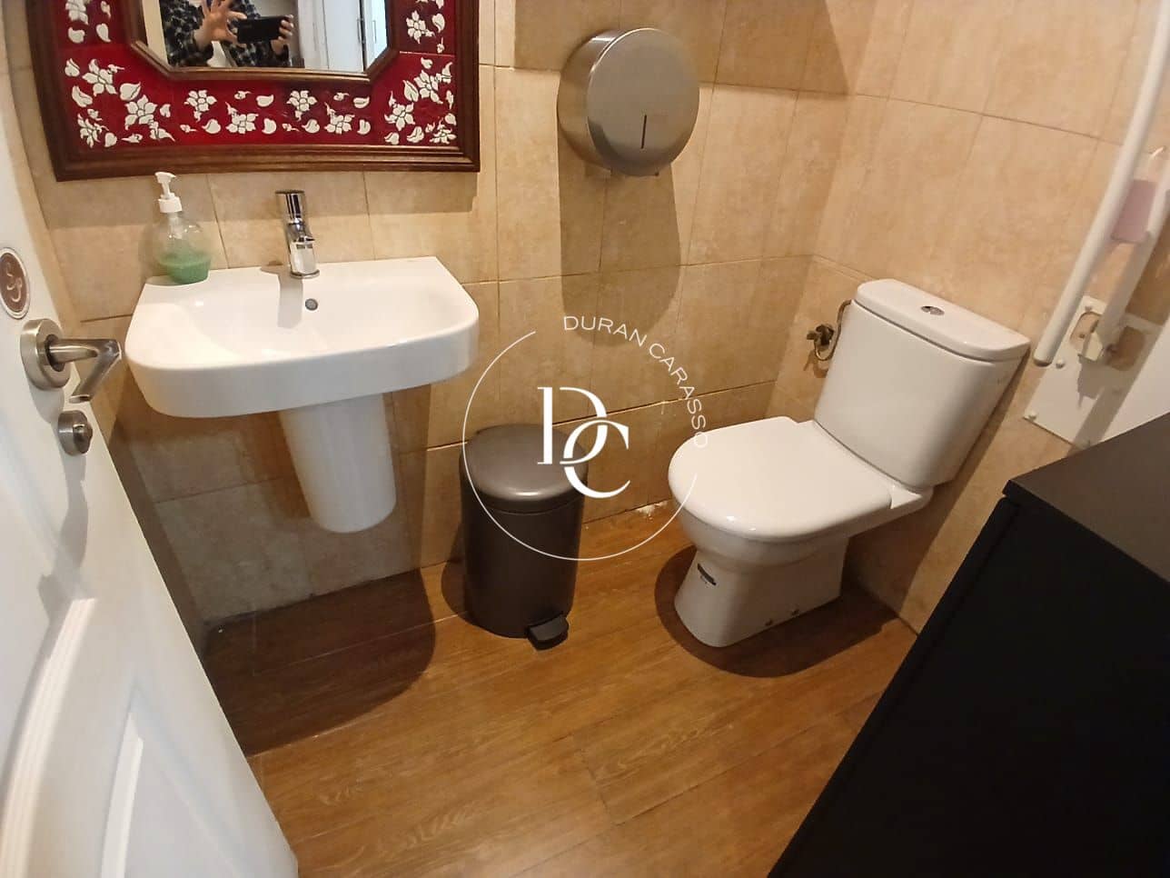 Erhverv til salg i Barcelona by - € 290.000 (Ref: 8954647)