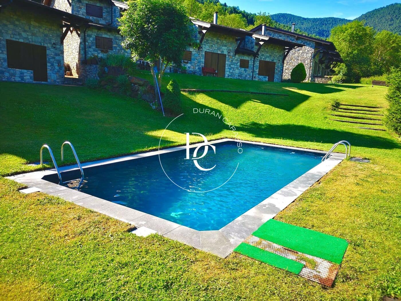 Casa de 3 habitaciones en Bellver de Cerdanya en alquiler con piscina - 3.800 € (Ref: 9026481)