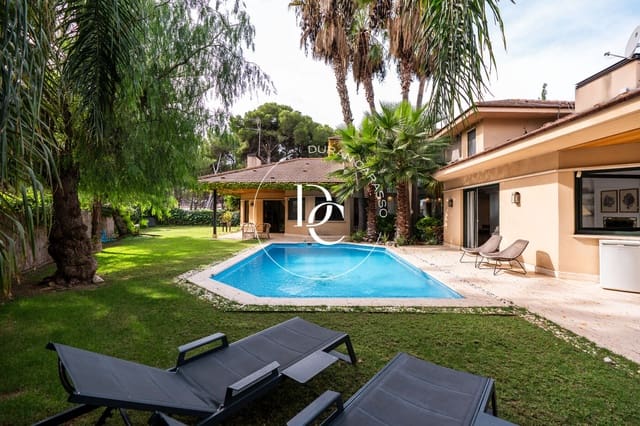 6 bedroom Villa for sale in Sitges with pool - € 2,700,000 (Ref: 9062542)