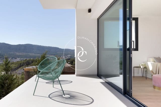 4 sypialnia Willa na sprzedaż w Canyelles z basenem - 649 000 € (Ref: 9089928)