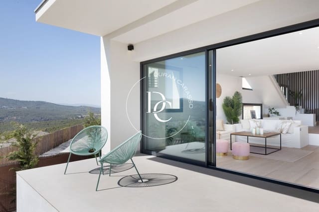 4 sypialnia Willa na sprzedaż w Canyelles z basenem - 649 000 € (Ref: 9089928)