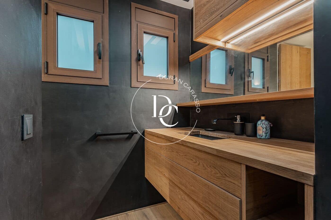 3 bedroom Apartment for sale in Barcelona city - € 985,000 (Ref: 9095375)