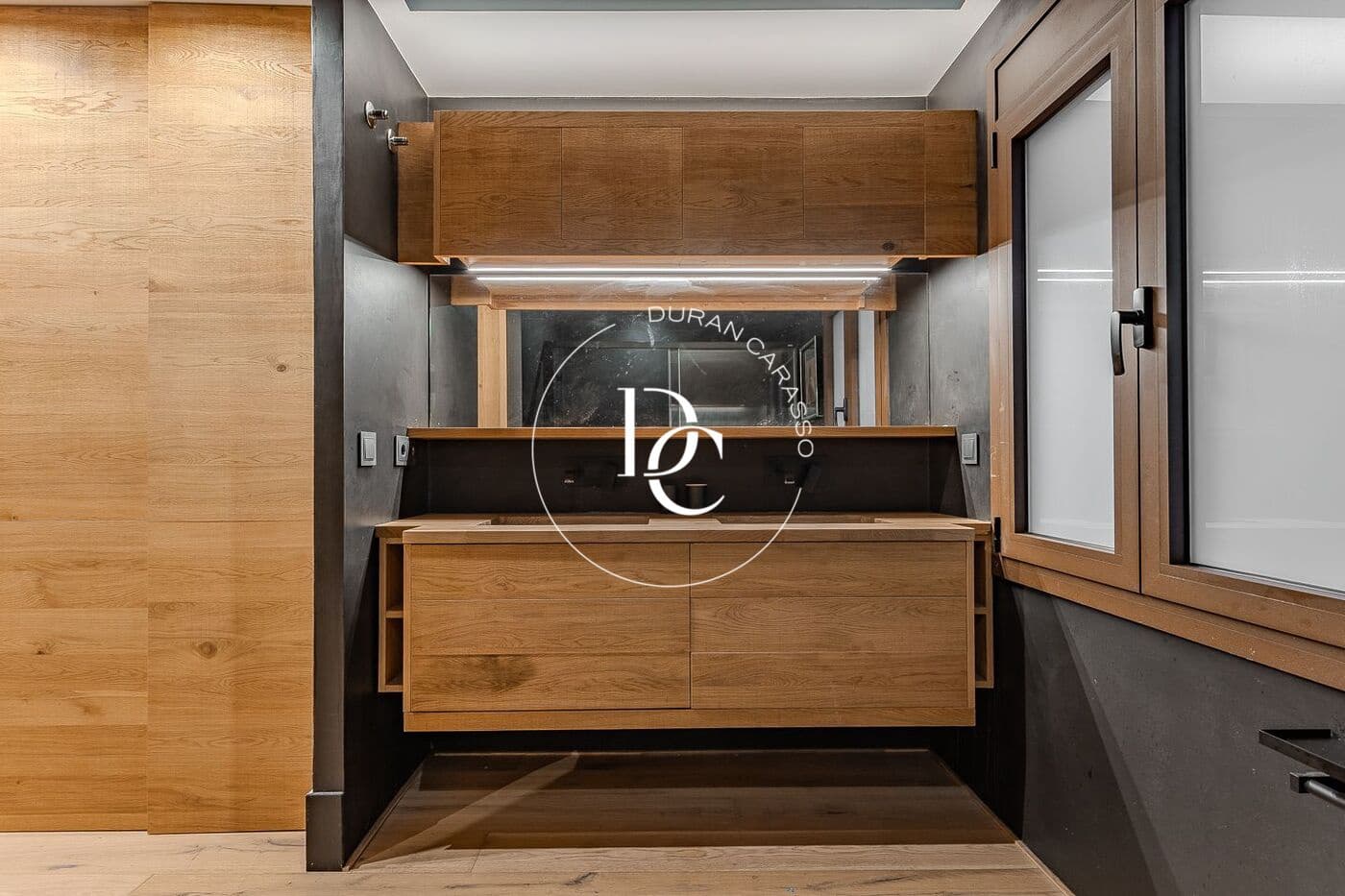 3 bedroom Apartment for sale in Barcelona city - € 985,000 (Ref: 9095375)