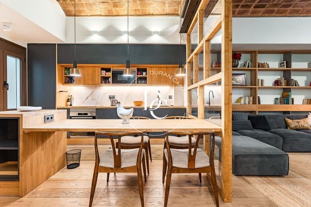 3 bedroom Apartment for sale in El Barri Gòtic, Barcelona city - € 985,000 (Ref: 9095375)