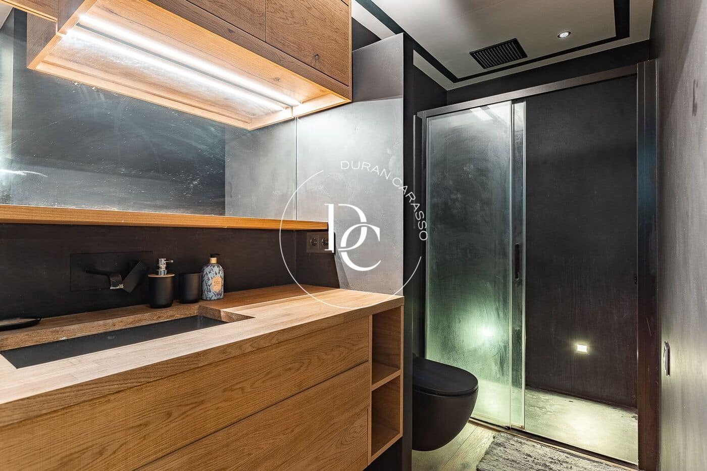 3 bedroom Apartment for sale in Barcelona city - € 985,000 (Ref: 9095375)