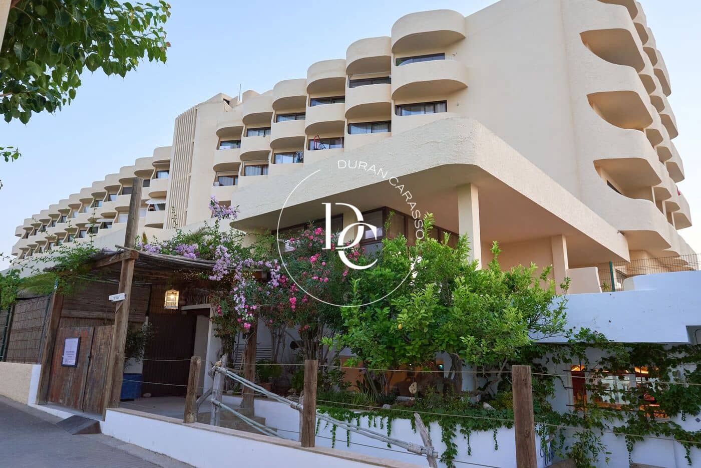 2 soveværelse Lejlighed til salg i San Jose / Sant Josep de Sa Talaia med swimmingpool - € 685.000 (Ref: 9171771)