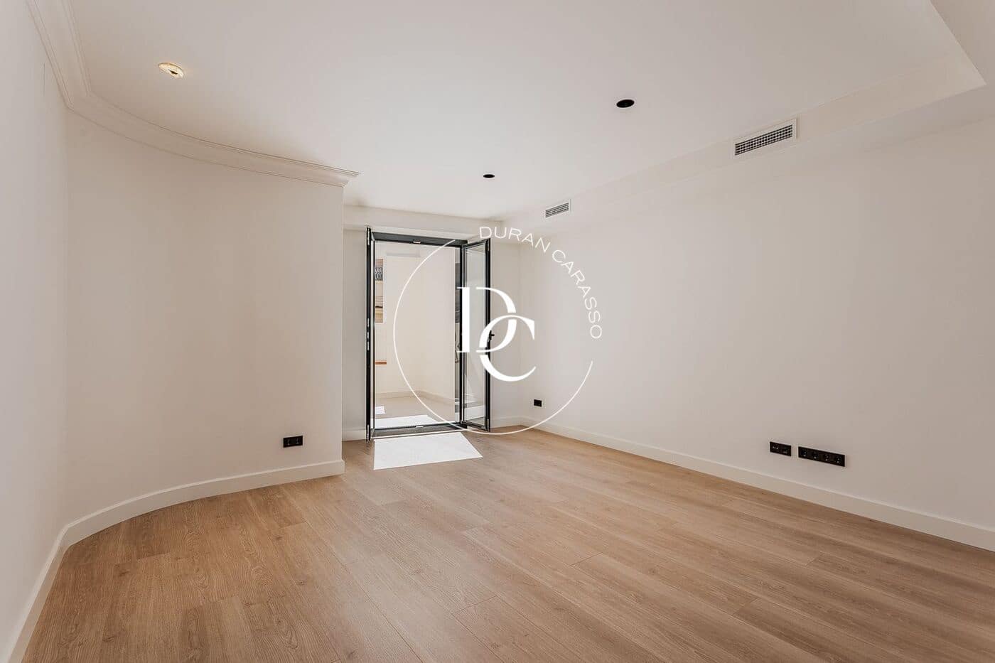 3 sypialnia Penthouse na sprzedaż w Miasto Barcelona - 899 500 € (Ref: 9208611)