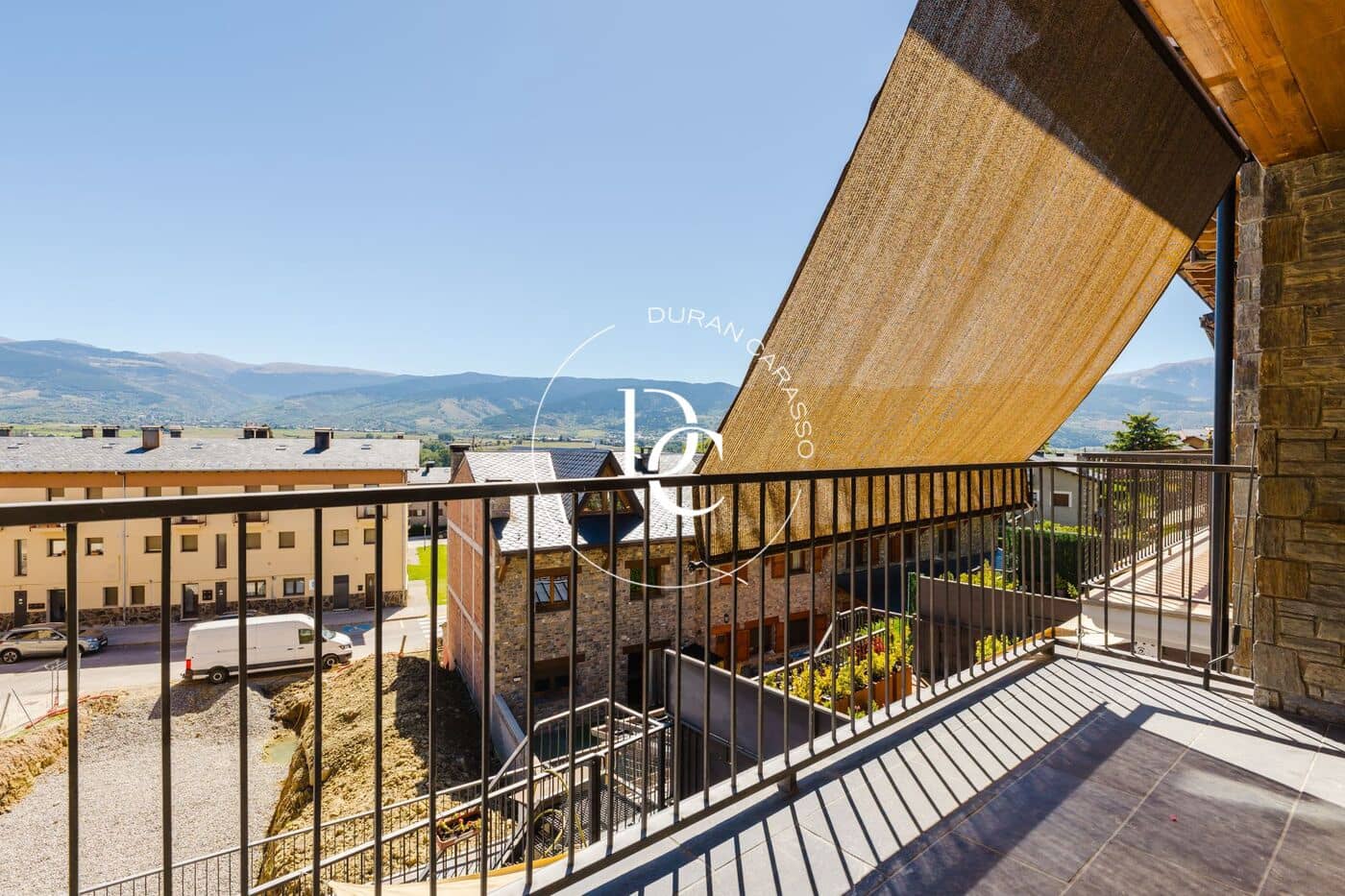 4 bedroom Townhouse for sale in Puigcerda - € 630,000 (Ref: 9208613)