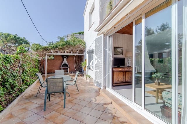 3 bedroom Apartment for rent in Sitges with pool - € 2,200 (Ref: 9264684)