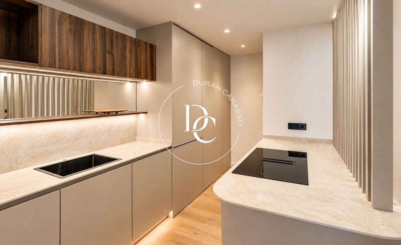3 bedroom Apartment for sale in Barcelona city with garage - € 950,000 (Ref: 9303704)