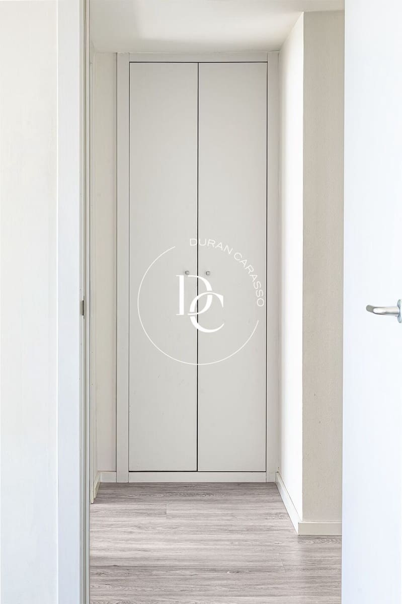 3 sypialnia Apartament na sprzedaż w Miasto Barcelona z basenem - 1 050 000 € (Ref: 9303705)