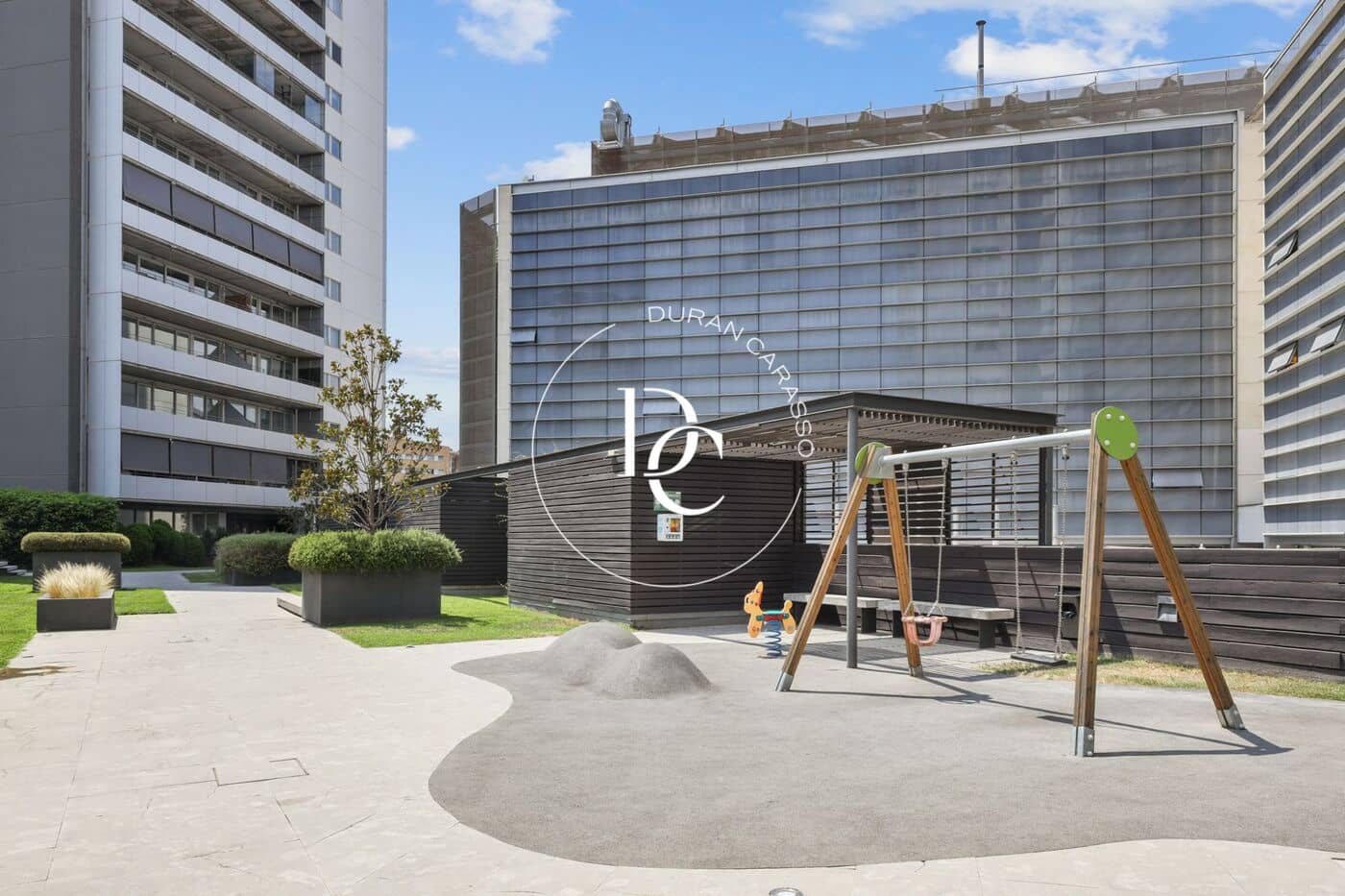 3 sypialnia Apartament na sprzedaż w Miasto Barcelona z basenem - 1 050 000 € (Ref: 9303705)