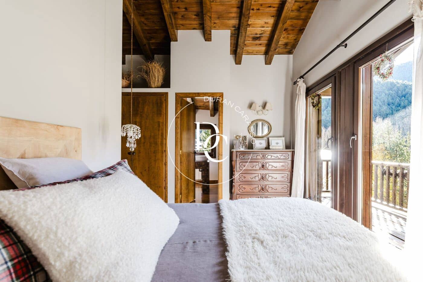 4 bedroom Villa for sale in Alp - € 520,000 (Ref: 9427402)