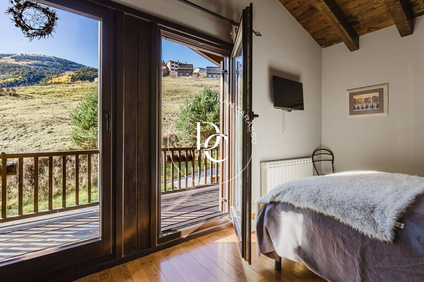 4 bedroom Villa for sale in Alp - € 520,000 (Ref: 9427402)