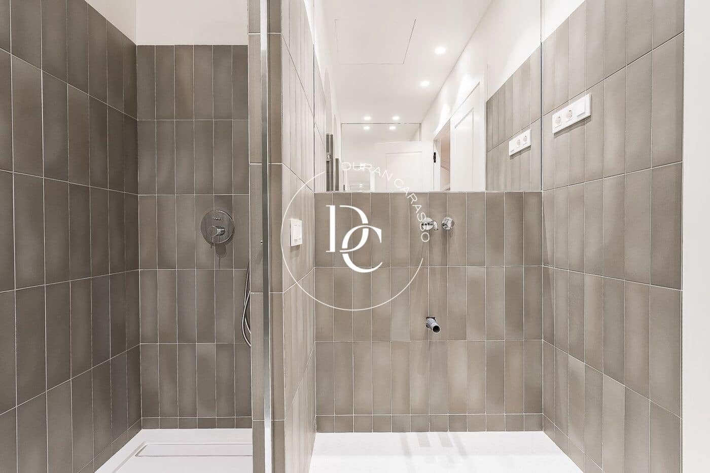 Apartament na sprzedaż w Miasto Barcelona - 1 650 000 € (Ref: 9456472)