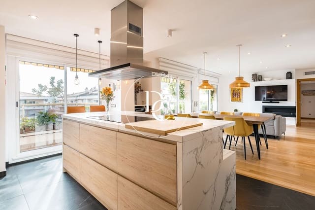 5 slaapkamer Penthouse te koop in Vilanova i la Geltrú - € 690.000 (Ref: 9519123)