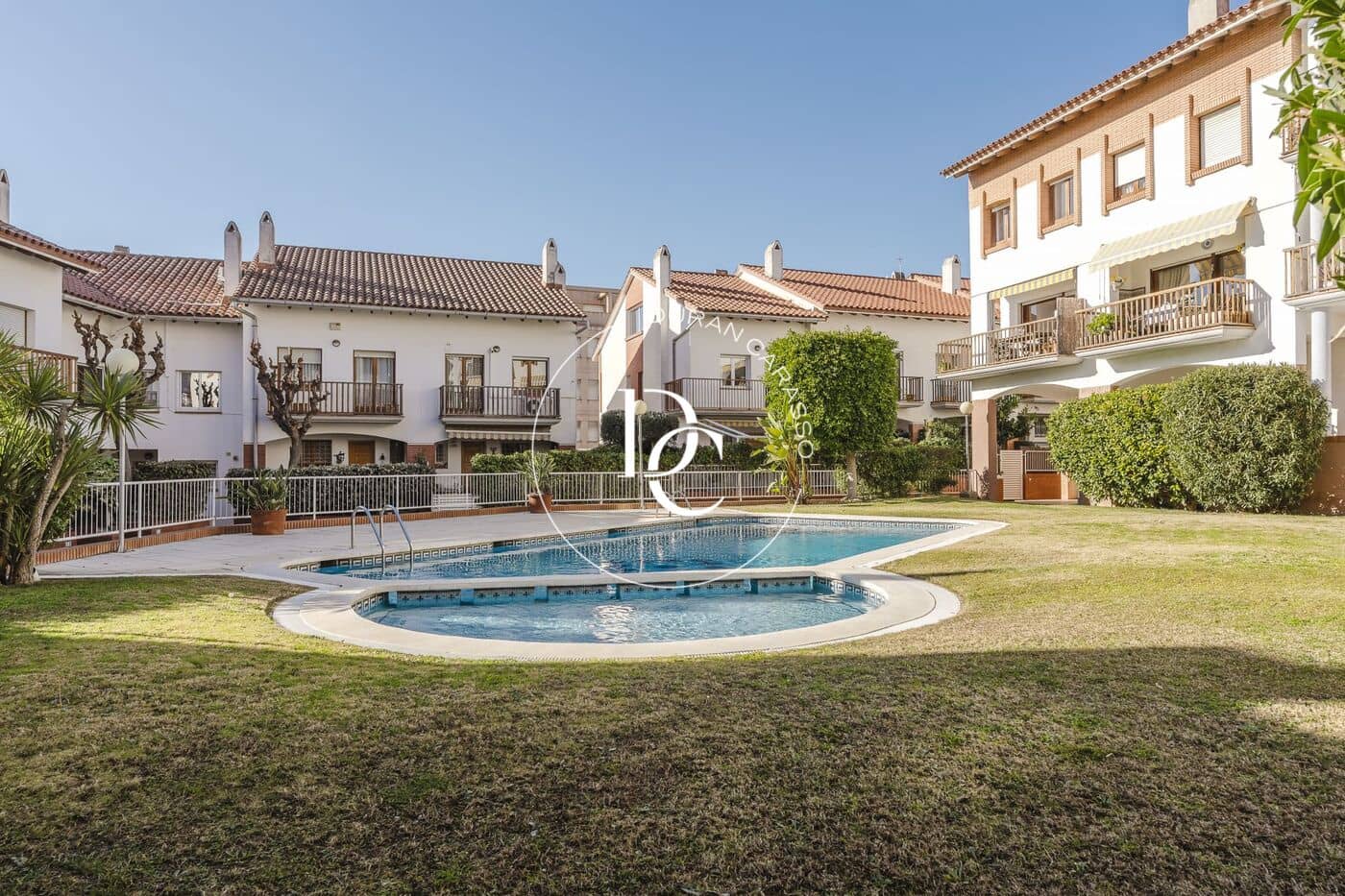 4 soveværelse Semi-Rækkehus til leje i Sant Pere de Ribes - € 2.200 (Ref: 9543805)