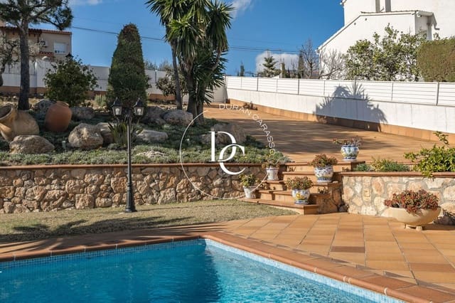 3 slaapkamer Villa te koop in Cunit met zwembad - € 490.000 (Ref: 9591503)