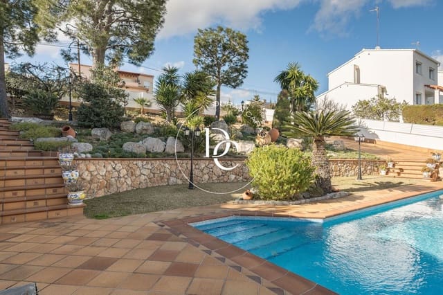 3 slaapkamer Villa te koop in Cunit met zwembad - € 490.000 (Ref: 9591503)